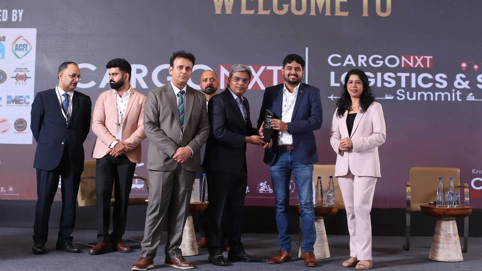 Sonik Sourabh receiving an award on stage at the CARGO NXT Logistics and SCM Summit